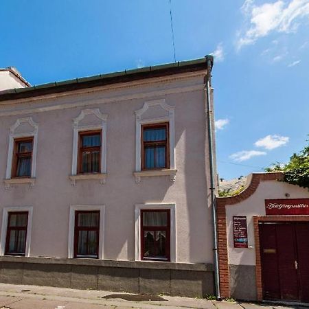 Holdfenyszallas Bed & Breakfast Segedin Dış mekan fotoğraf