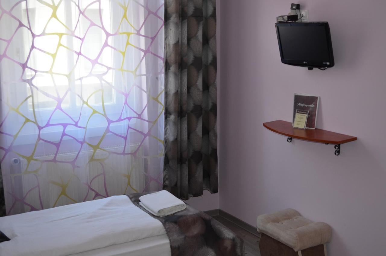 Holdfenyszallas Bed & Breakfast Segedin Dış mekan fotoğraf