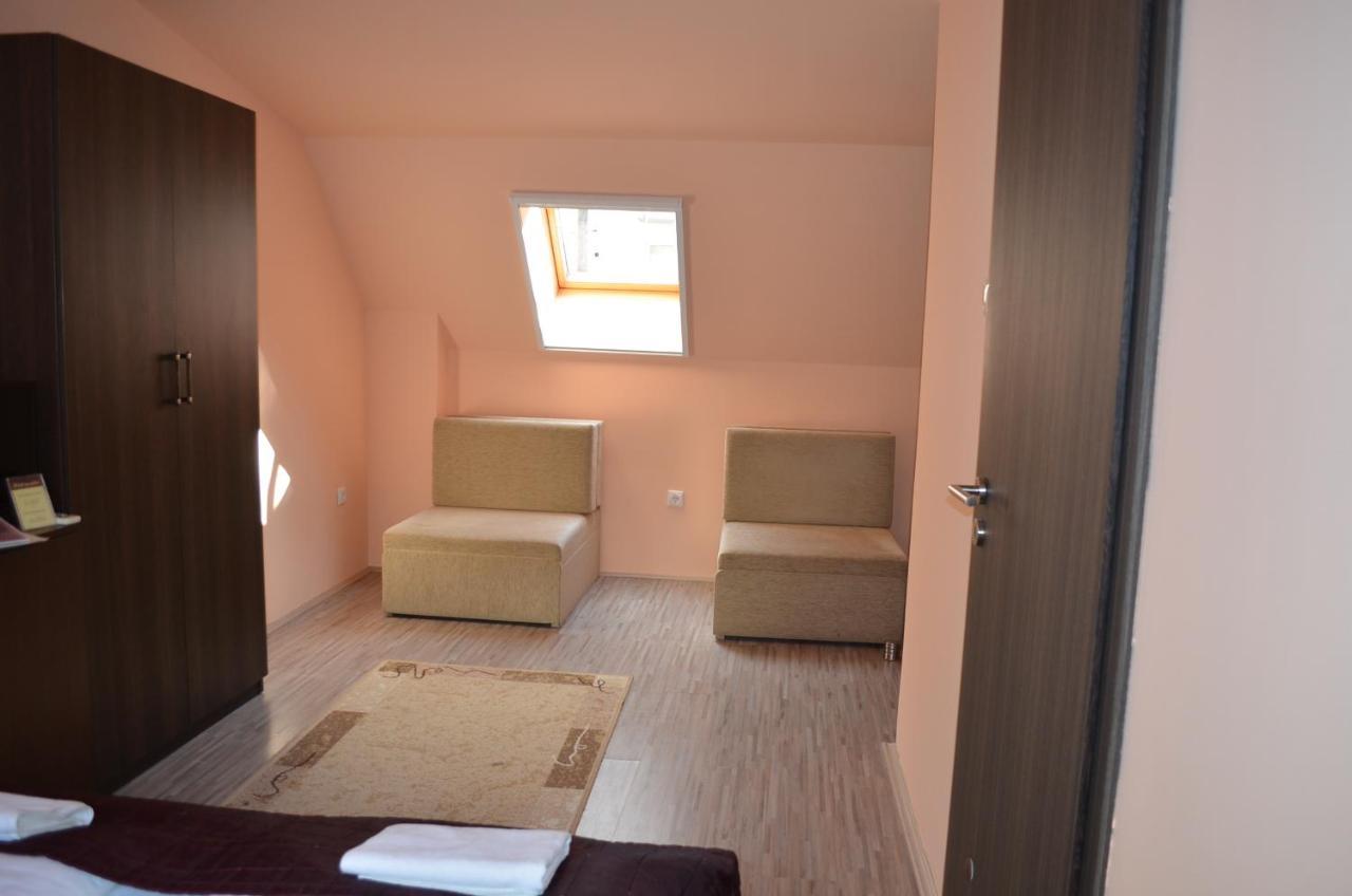 Holdfenyszallas Bed & Breakfast Segedin Dış mekan fotoğraf