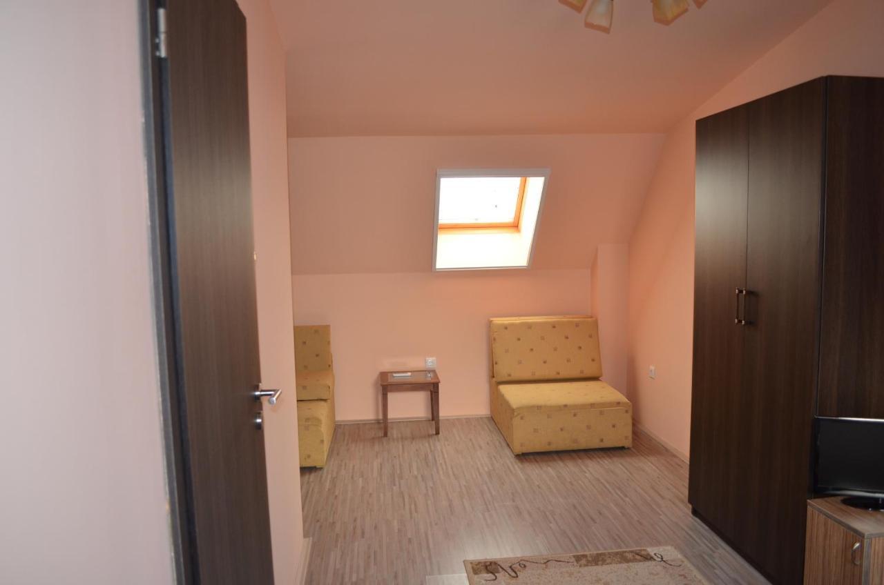 Holdfenyszallas Bed & Breakfast Segedin Dış mekan fotoğraf
