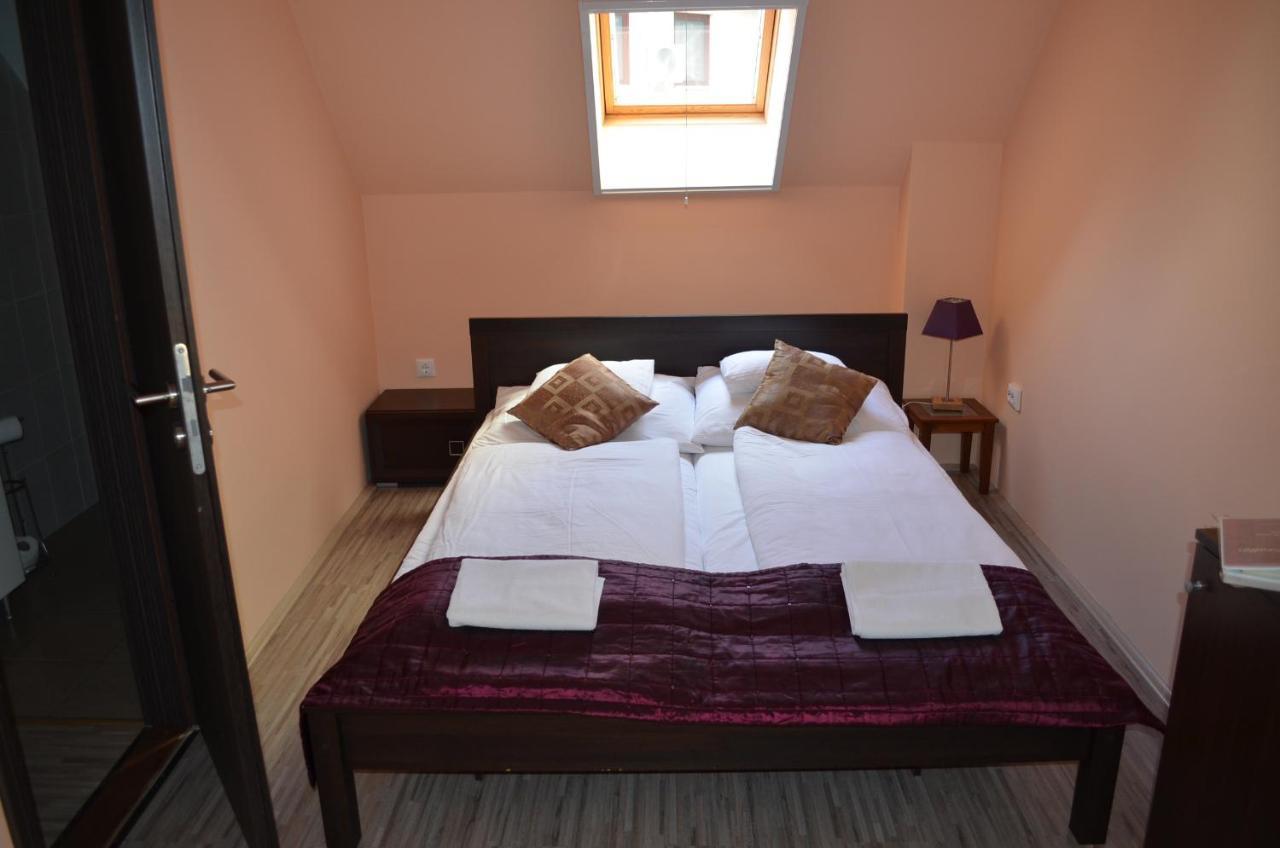 Holdfenyszallas Bed & Breakfast Segedin Dış mekan fotoğraf