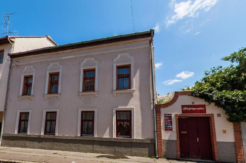 Holdfenyszallas Bed & Breakfast Segedin Dış mekan fotoğraf